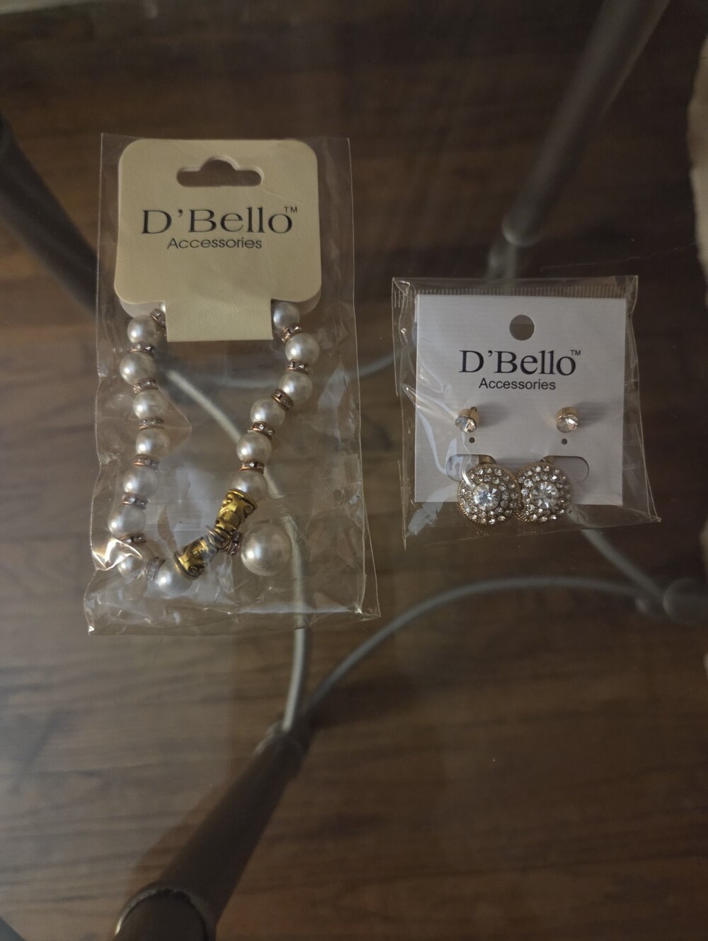 D'Bello Gold and Pearl Beaded Bracelet Earrings Gold tone and crystals